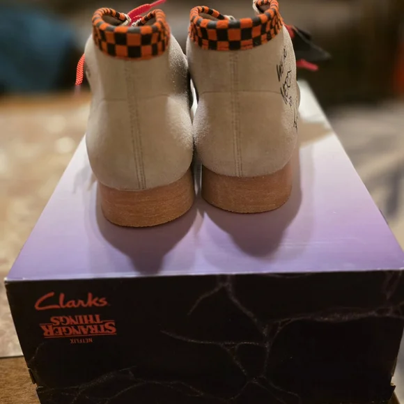 Clarks Originals Wallabee Evo "Hellfire Club" boots in dark sand suede - Picture 5 of 6